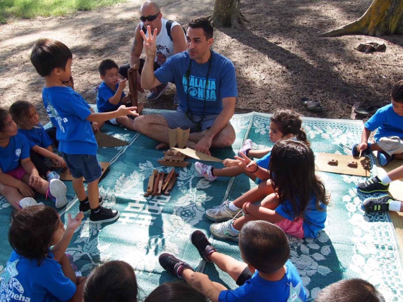 Keoni teaching keiki